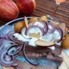 Hurra – der junge Matjes ist da! junger Matjes nach Hausfrauen-Art mit heurigen Erdäpfel, Sauerrahm, Apfel und Zwiebel