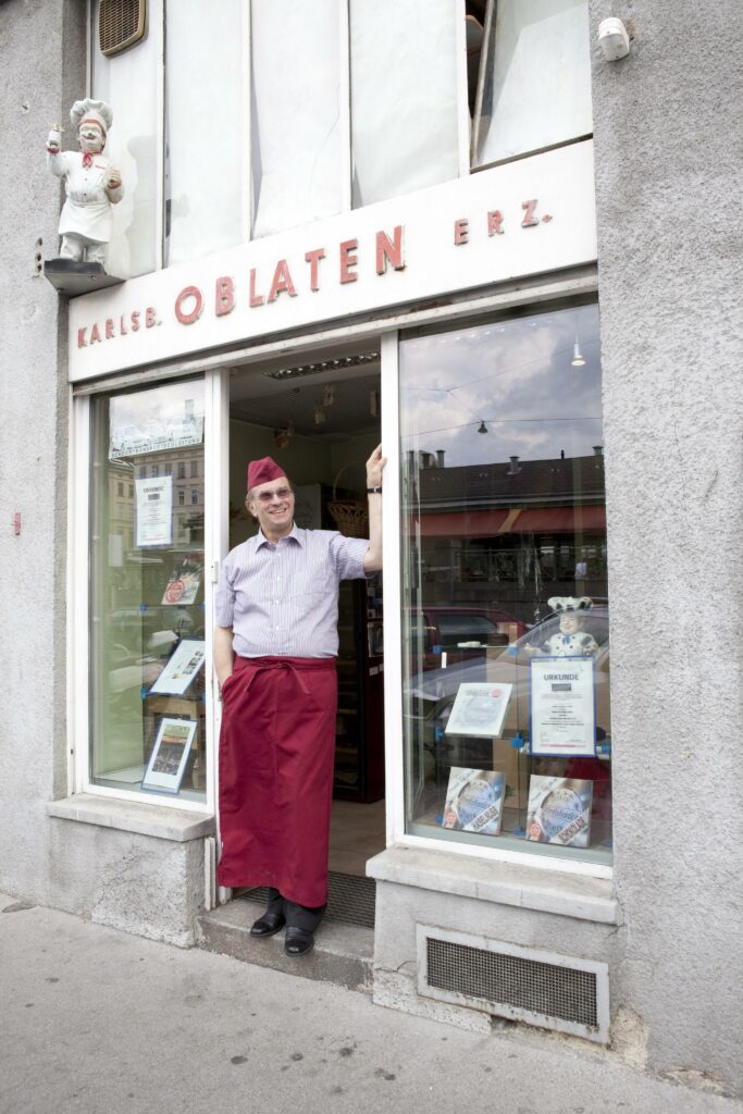 Gerd Lager vor seinem Geschäft